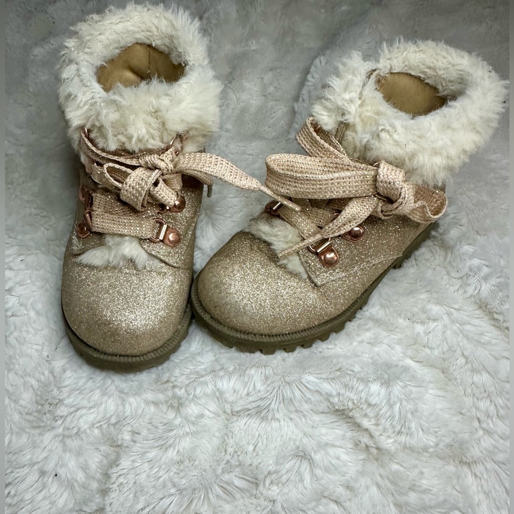 Toddler Size 7 mini boot from Maggie & Zoe